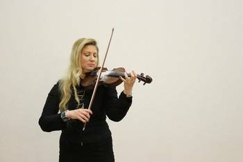 Kauno populiarios muzikos ansamblis „Guboja“ ir smuikininkė Lijana Žiedelytė